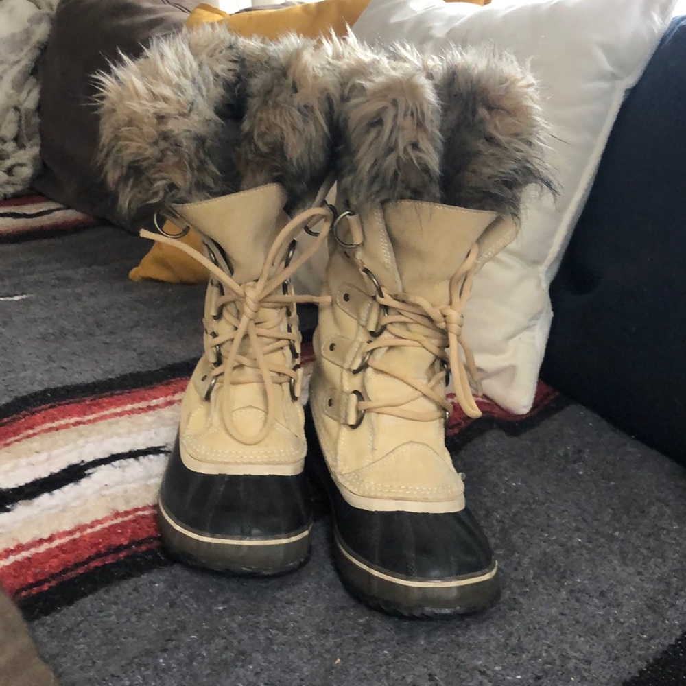 Sorel Joan of arctic boots, weatherproof, cream, size 7,